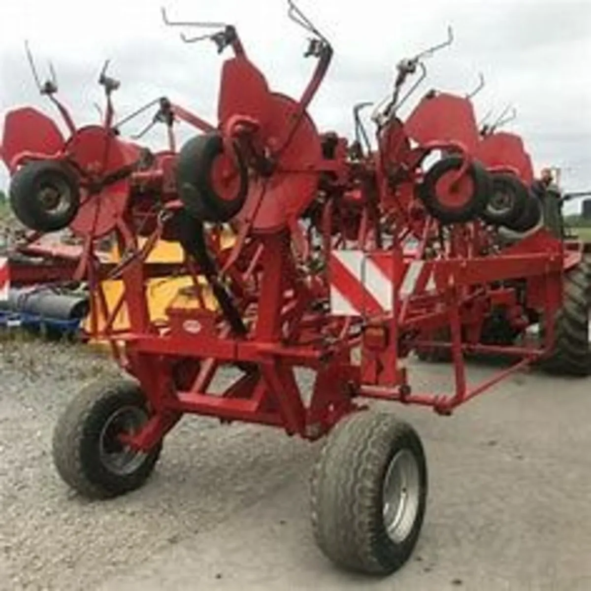 lely 900 tedder trailed 8 rotor - Image 1