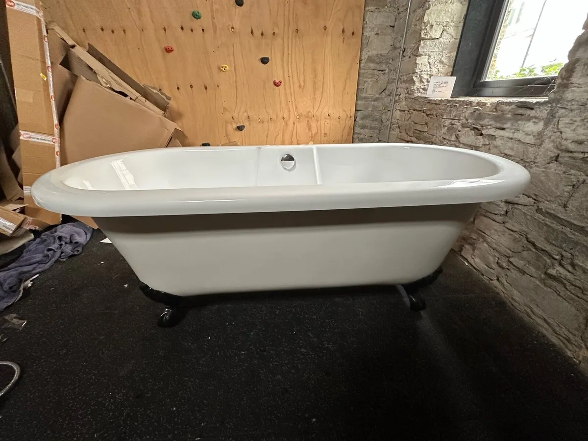 Free standing bath with claw feet - Image 1