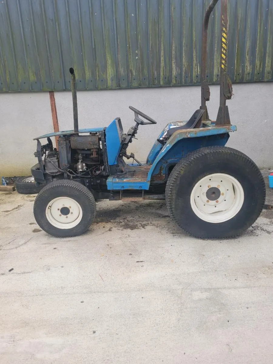 Iseki tractor - Image 1
