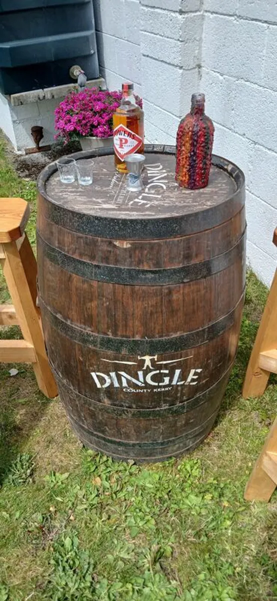 Garden barrel table and bar stools. - Image 2