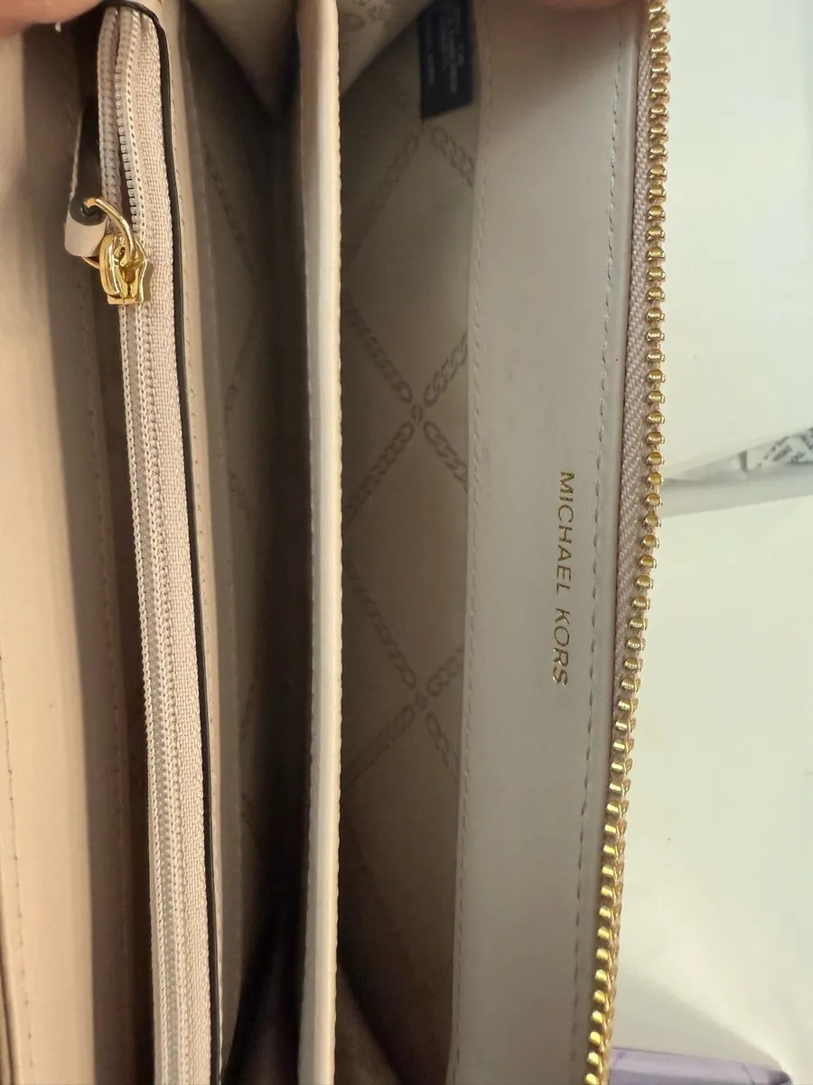 Michael Kors Wallet - Image 4
