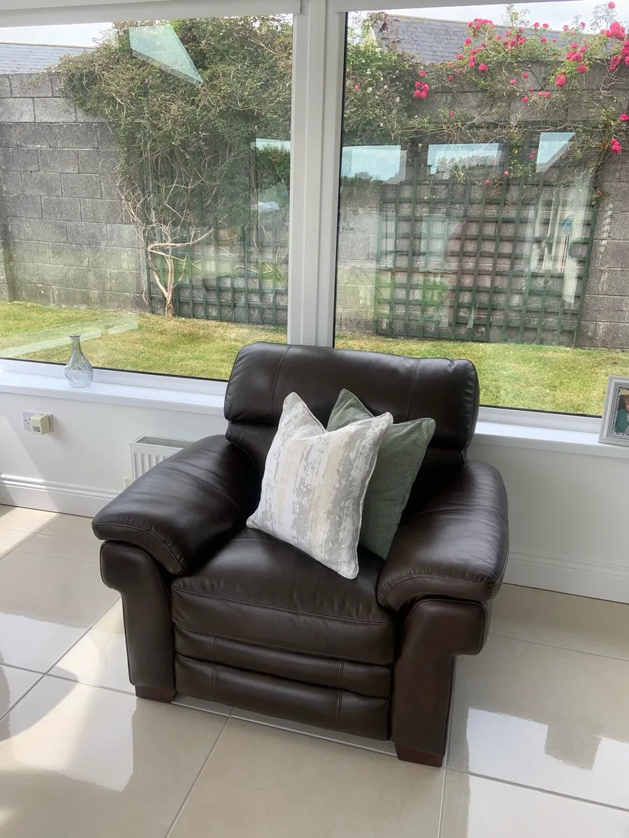 2-1-1 Brown leather suite - Image 3