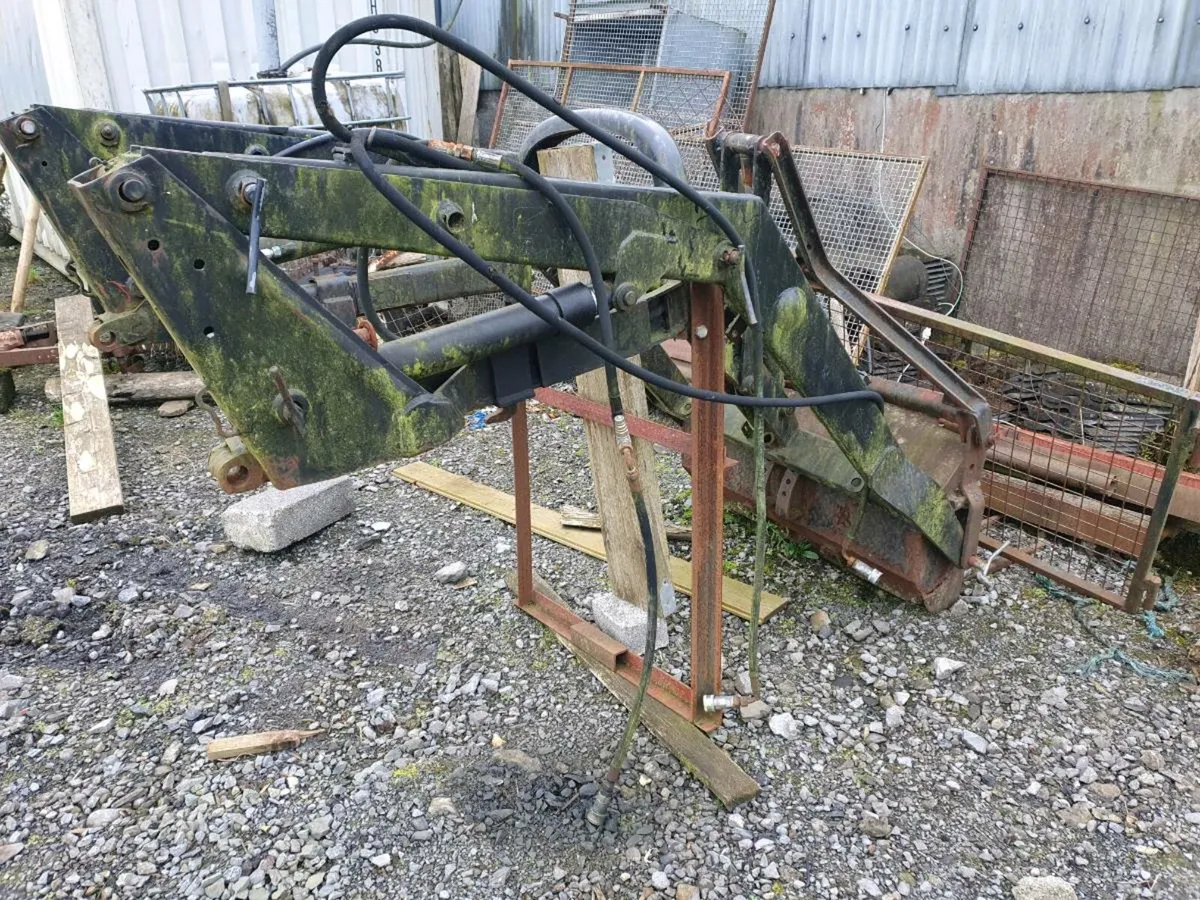 Front loader - Image 1