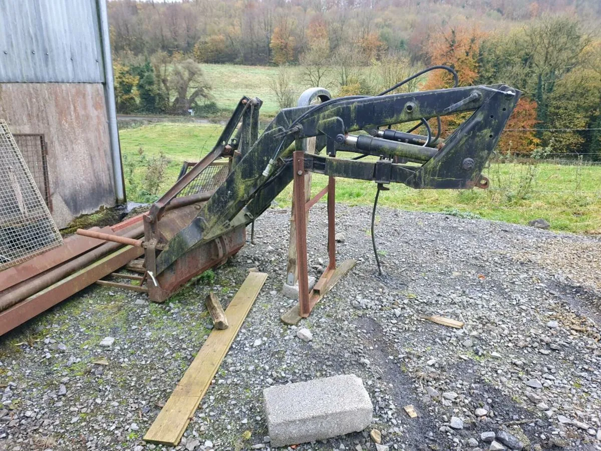 Front loader - Image 2