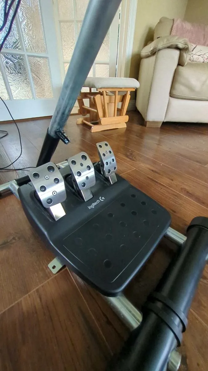 Logitech G920 Xbox steering wheel + pedals + stand - Image 2
