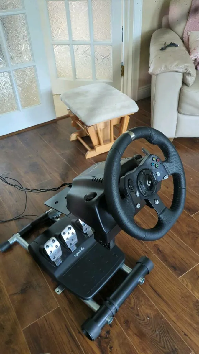 Logitech G920 Xbox steering wheel + pedals + stand - Image 3