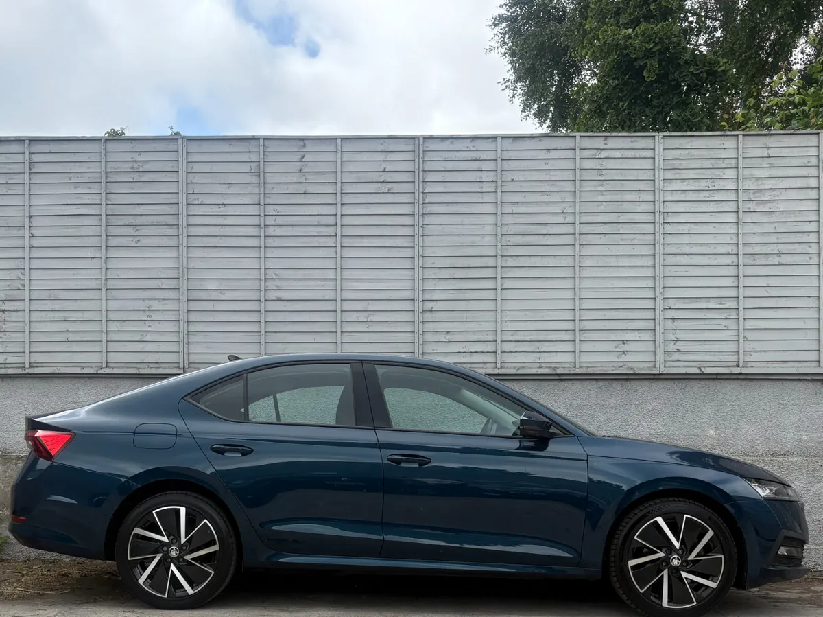 Skoda Octavia 2021 PLUG-IN HYBRID HATCHBACK - Image 2