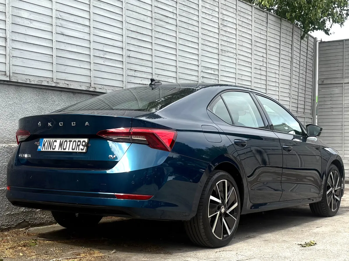 Skoda Octavia 2021 PLUG-IN HYBRID HATCHBACK - Image 3