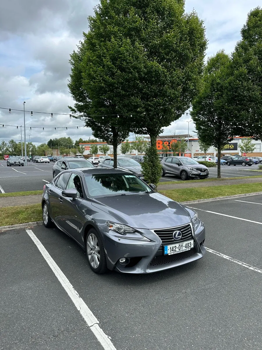 Lexus IS300H 12200€ ONLY THIS WEEKEND 🚀 - Image 1