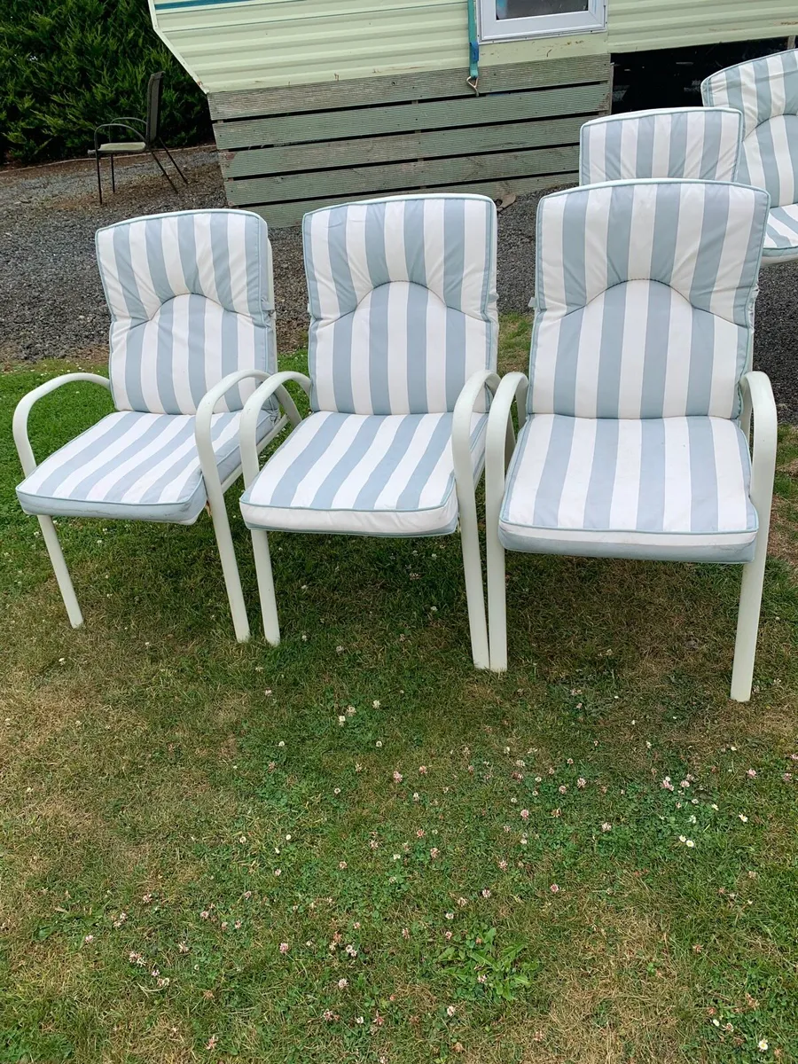 6 Garden chairs - Image 1