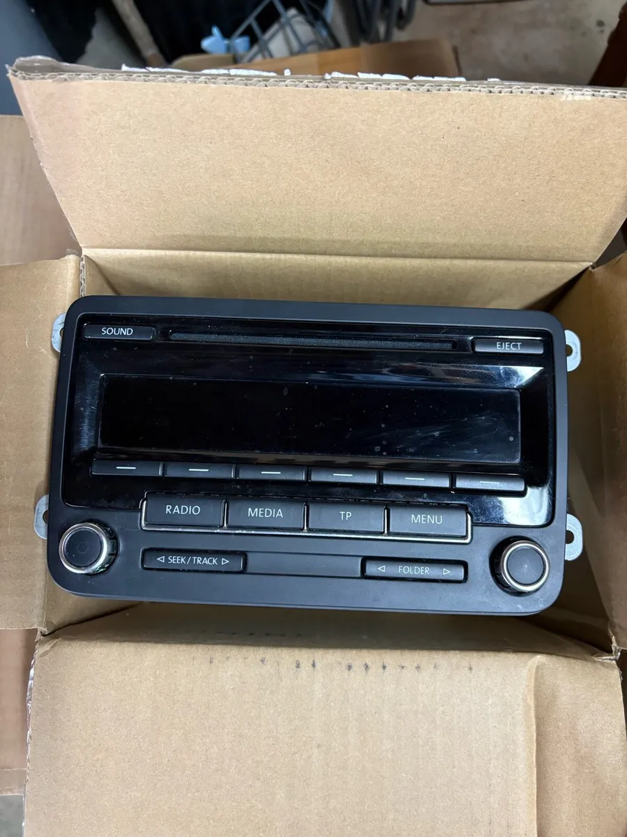 Golf mk6 radio and tail lights - Image 1