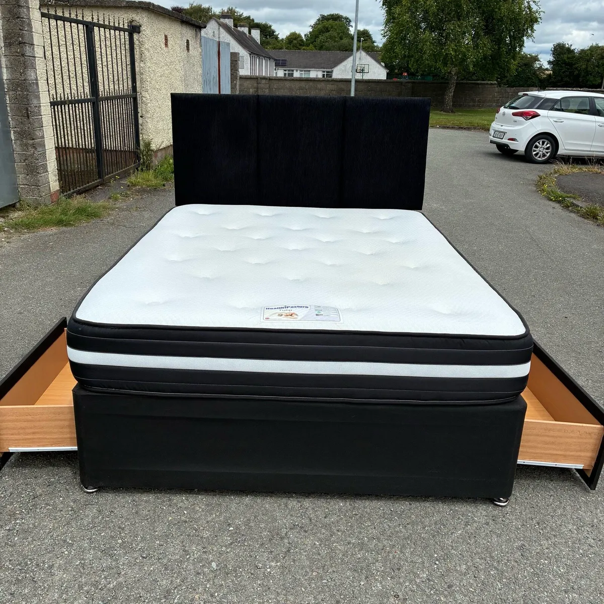 Black 5ft King Bed with 2 drawers headboard & Matt - Image 1