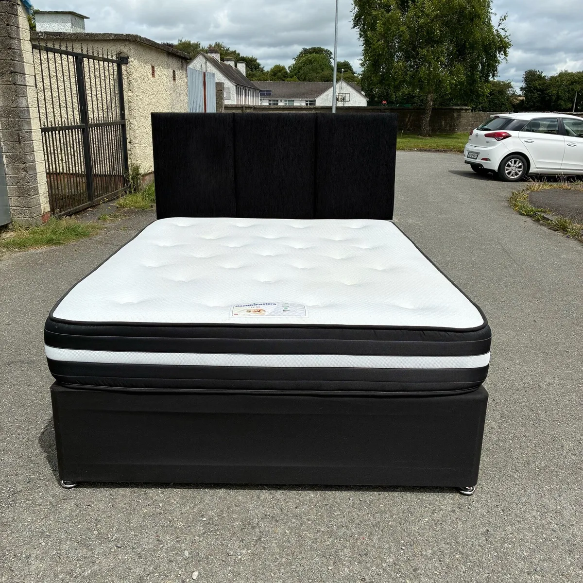 Black 5ft King Bed with 2 drawers headboard & Matt - Image 2