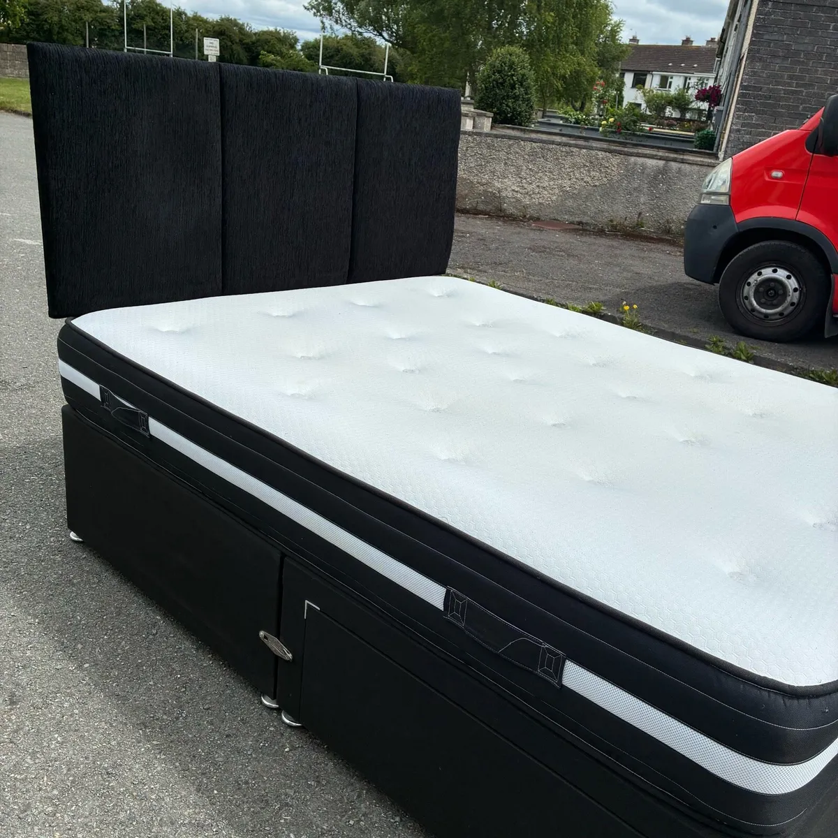 Black 5ft King Bed with 2 drawers headboard & Matt - Image 3