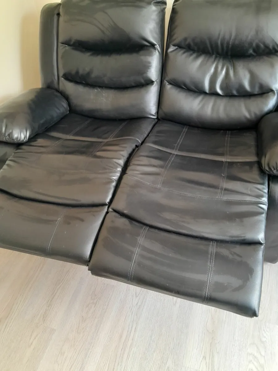2 seater couch - Image 1
