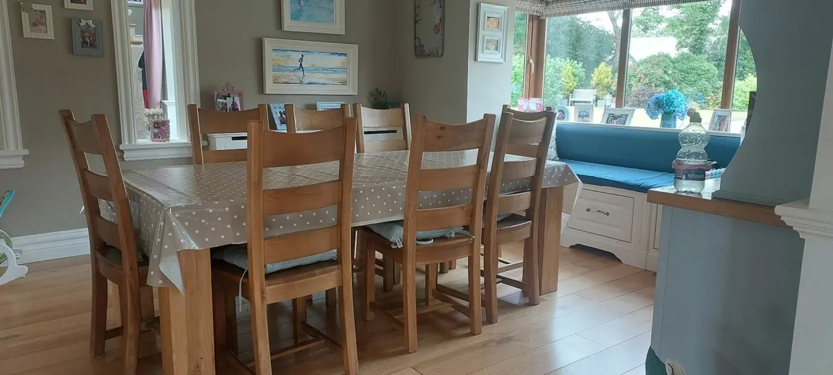 Solid oak 8 seater table - Image 4