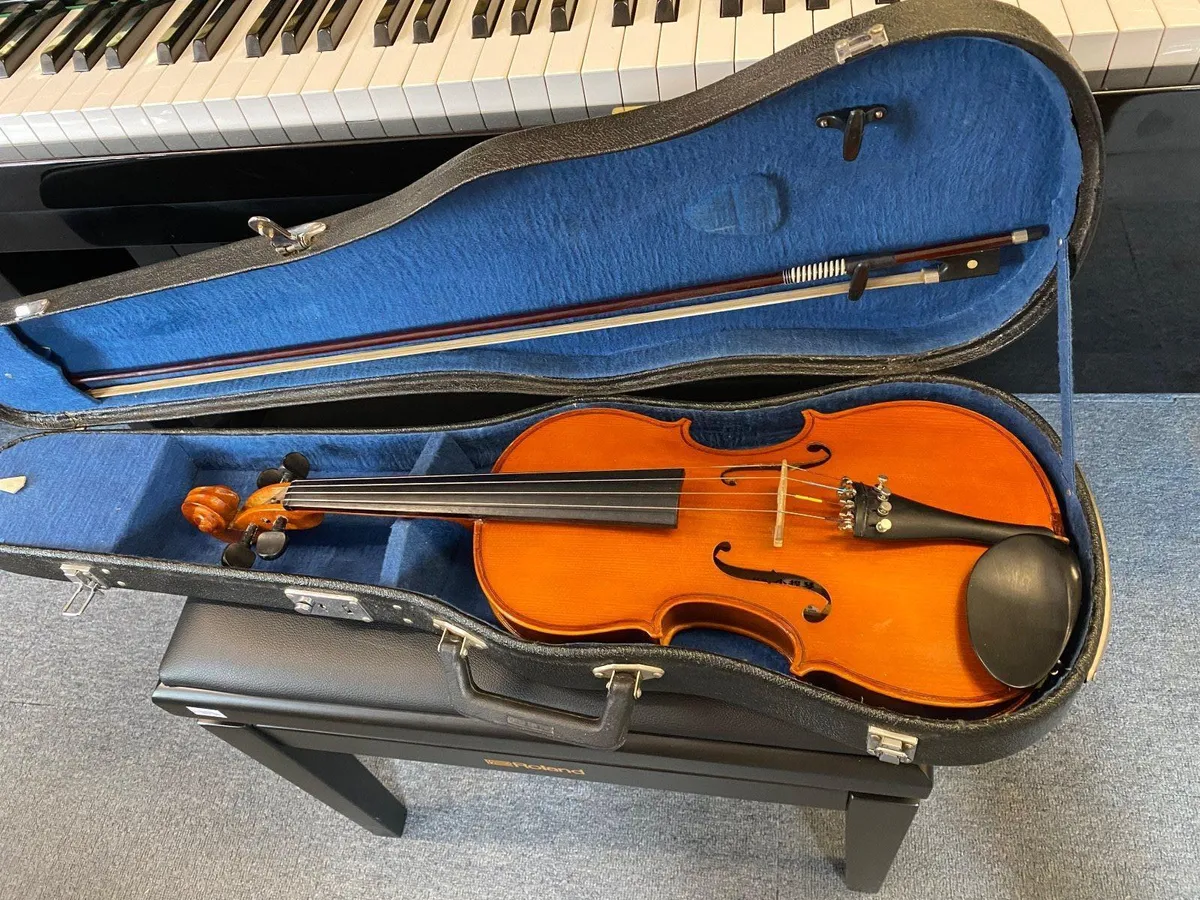 Used violin outfit full size - Image 1
