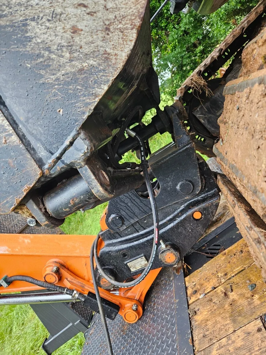 Tilt Bucket and grading Beam - Image 2