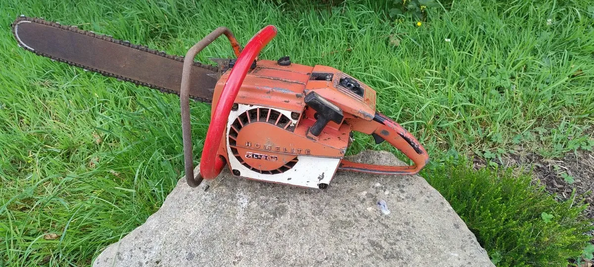 Homelite  XL 900 Chainsaw - Image 2