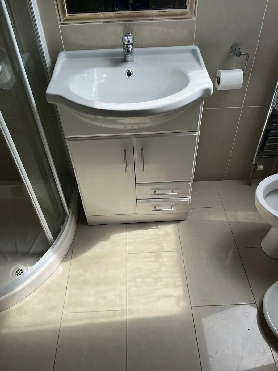 Bathroom toilet, sink unit, bath and radiator - Image 3