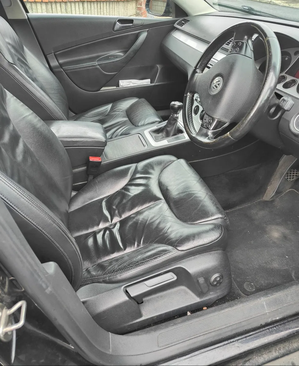 Volkswagen Passat 2008 - Image 2