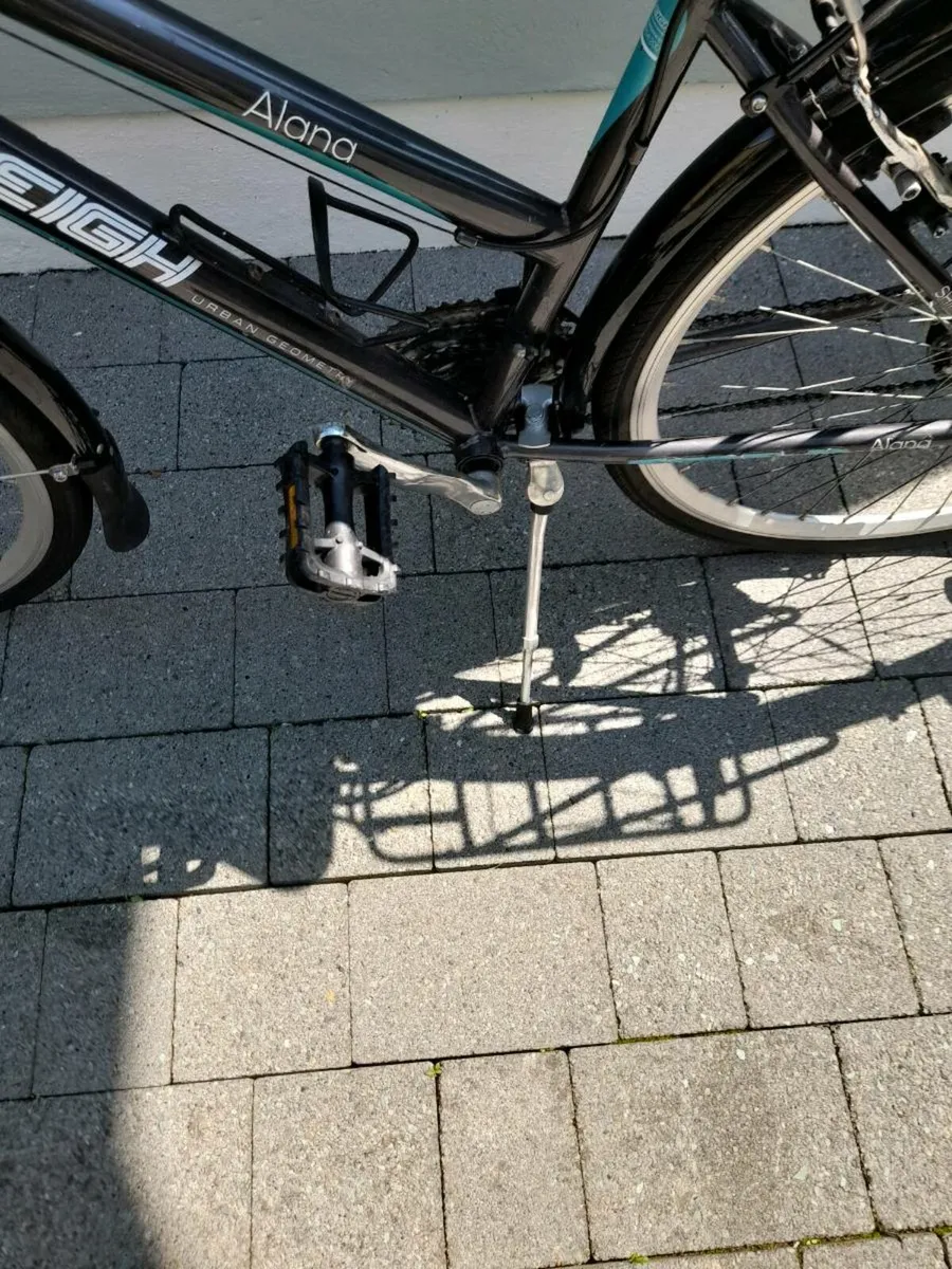 Ladies Raleigh hybrid bicycle - Image 2