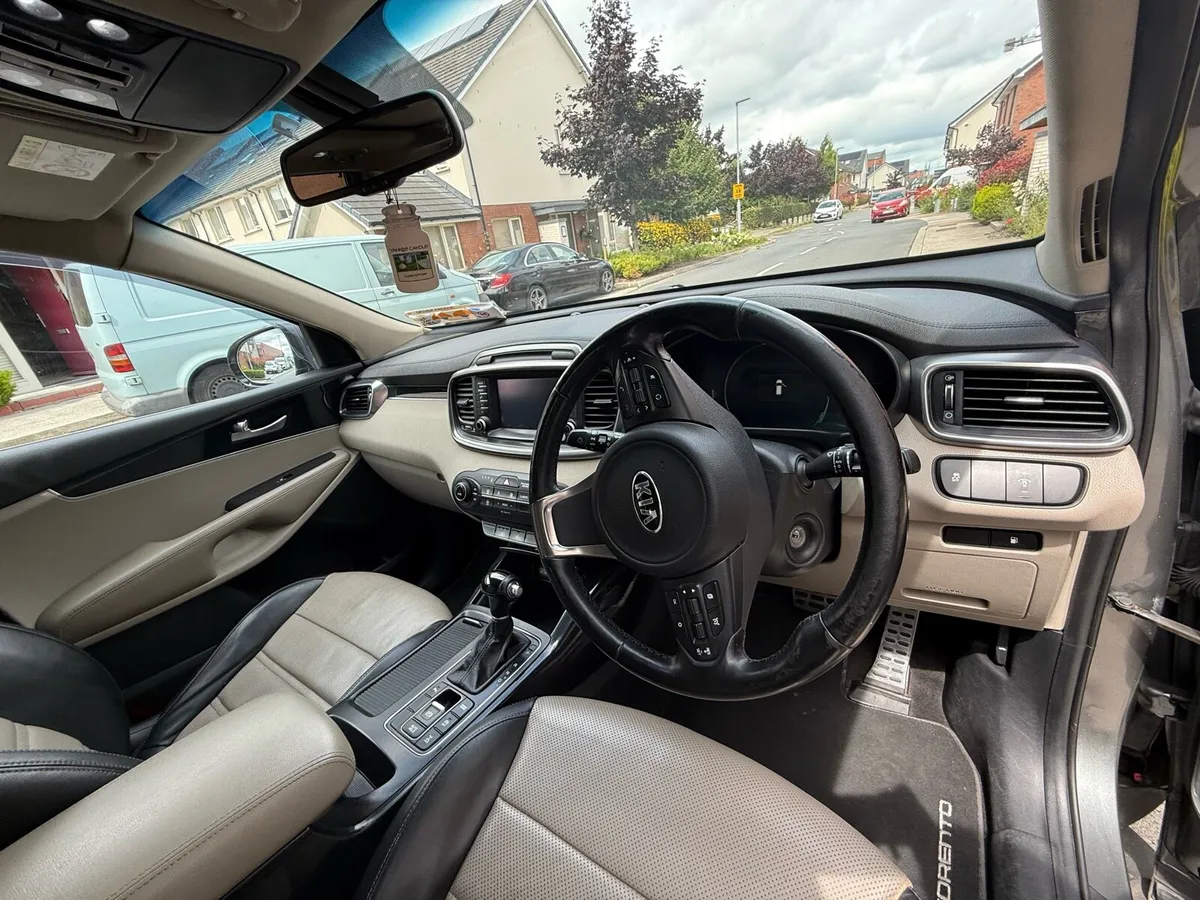 Kia Sorrento - Image 3