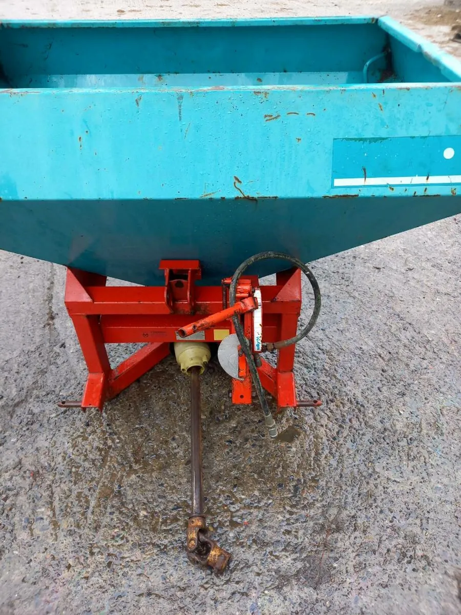 Fertiliser spreader - Image 3