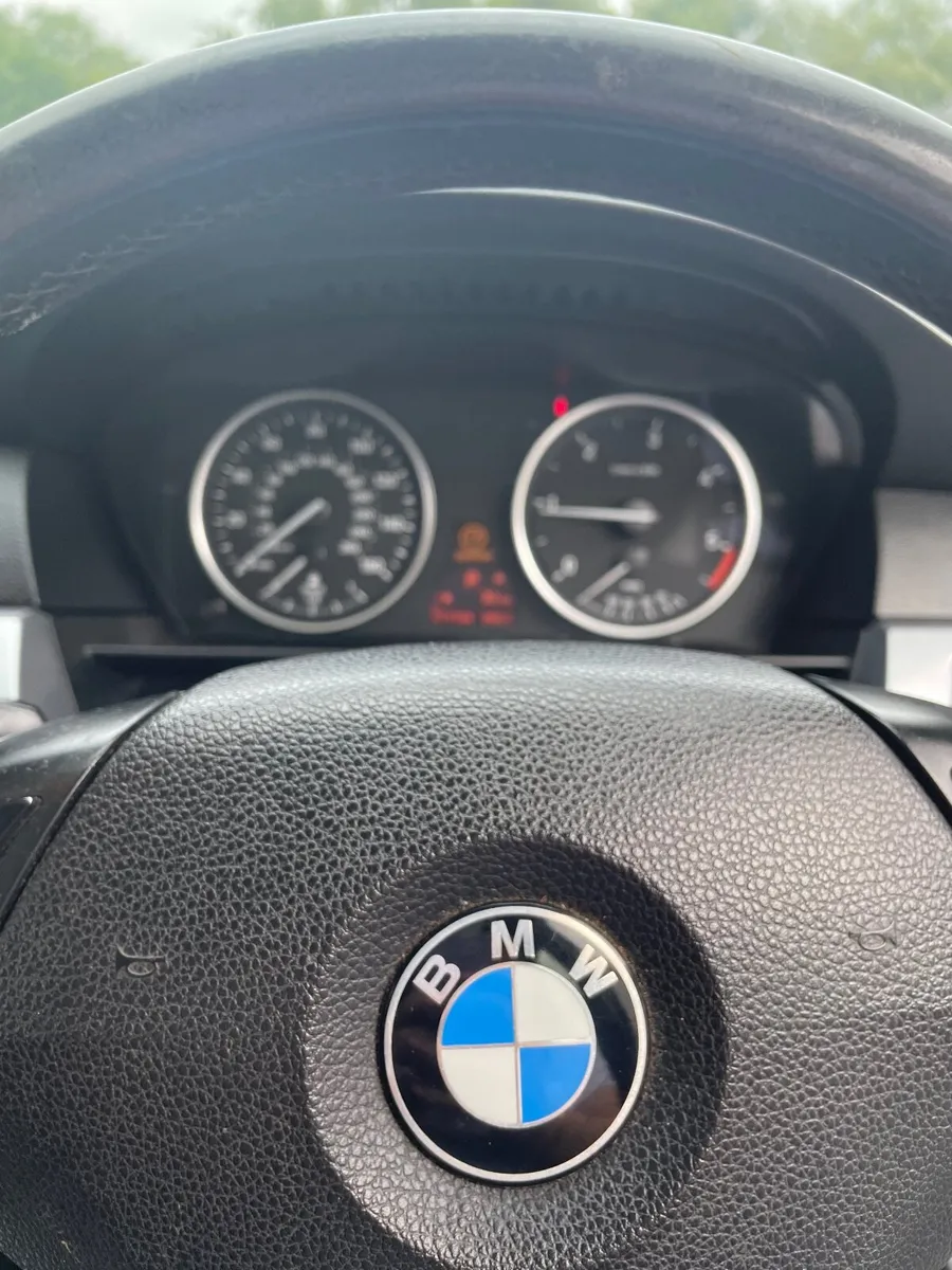 BMW 5-Series 2008 - Image 2