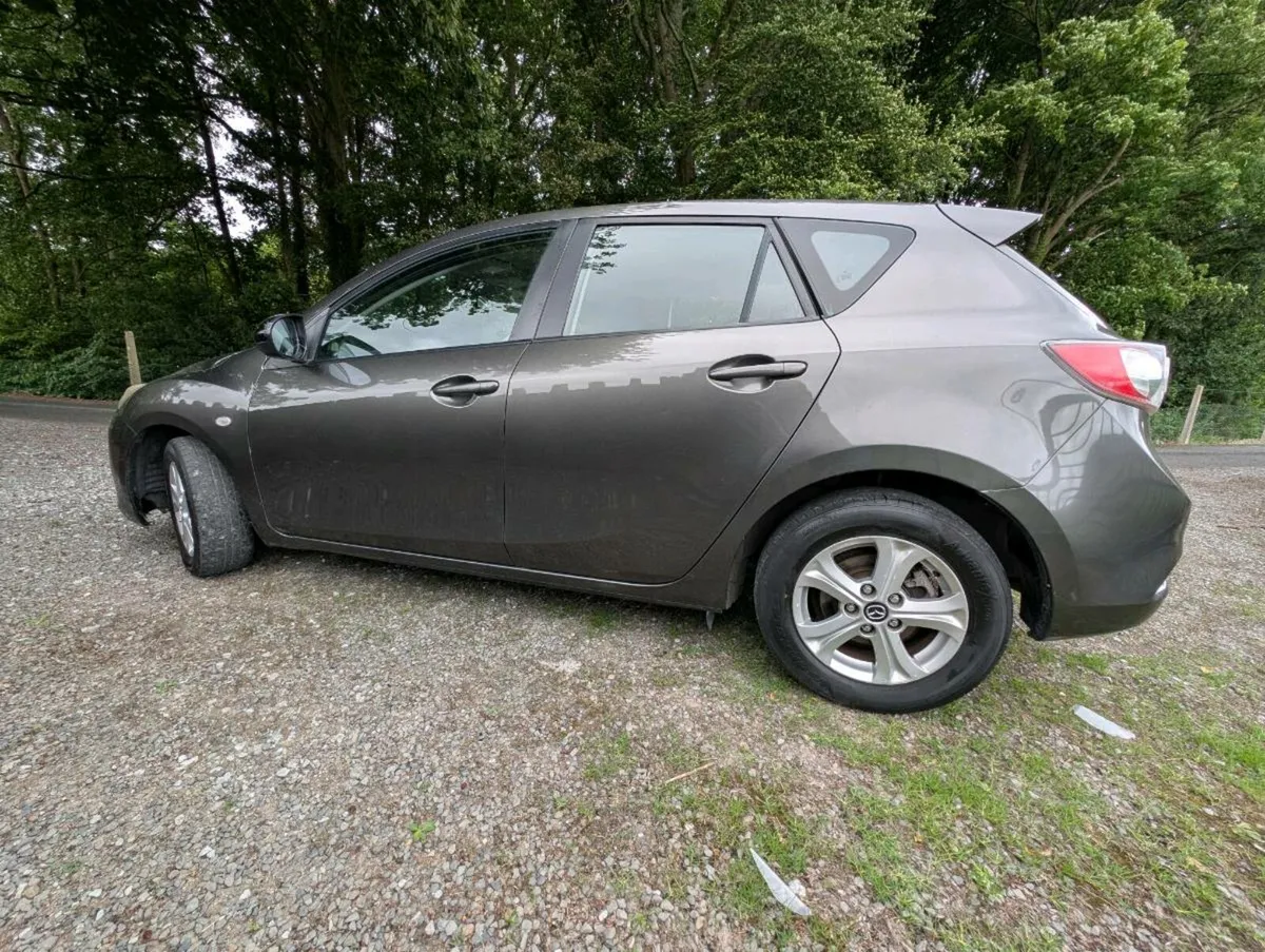 2013 Mazda 3 1.6 Diesel Hatchback - Image 3