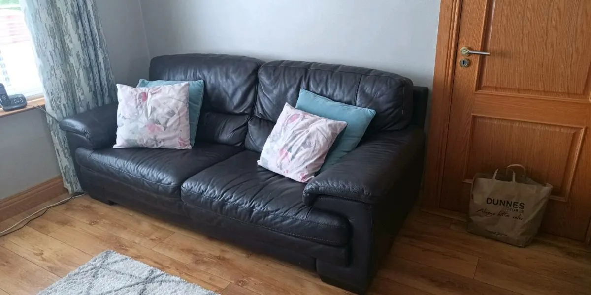 Italian leather brown suite - Image 2