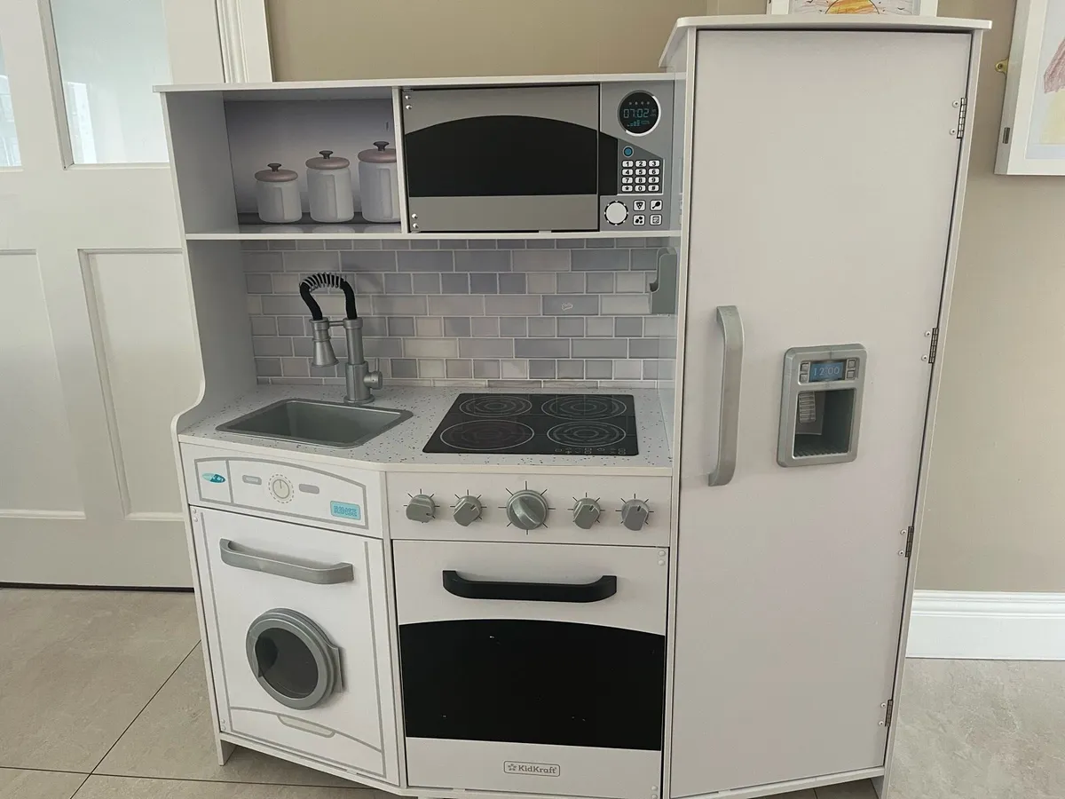 Kidcraft Large Kitchen - Image 1