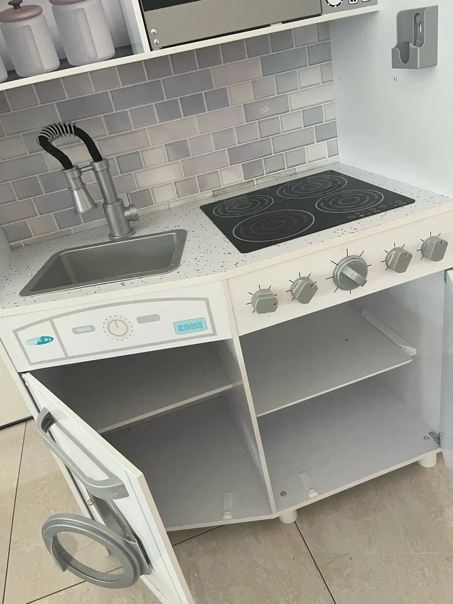 Kidcraft Large Kitchen - Image 3
