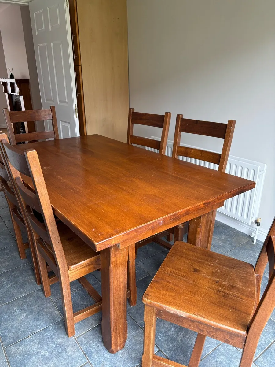 Kitchen table and chairs - Image 1