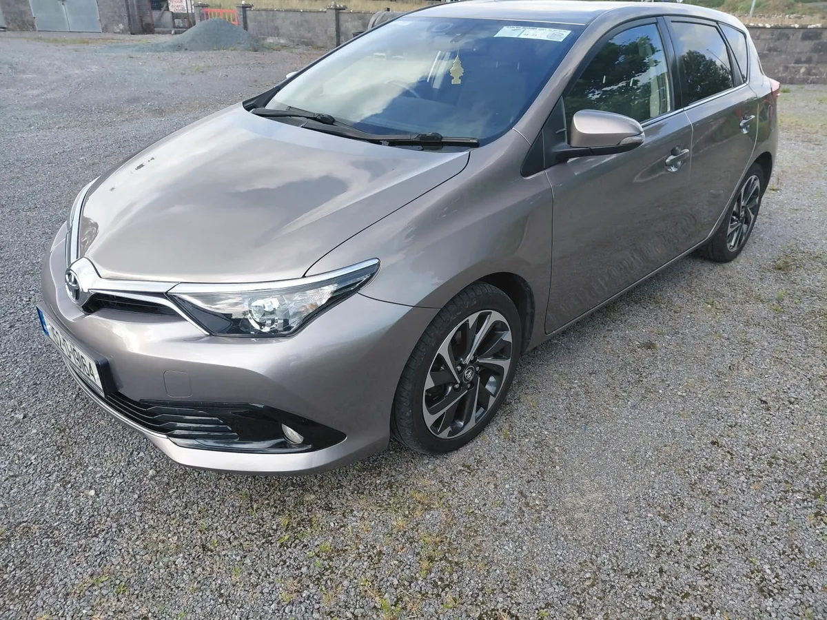 Toyota Auris 1.2T SOL 2015 - Image 2