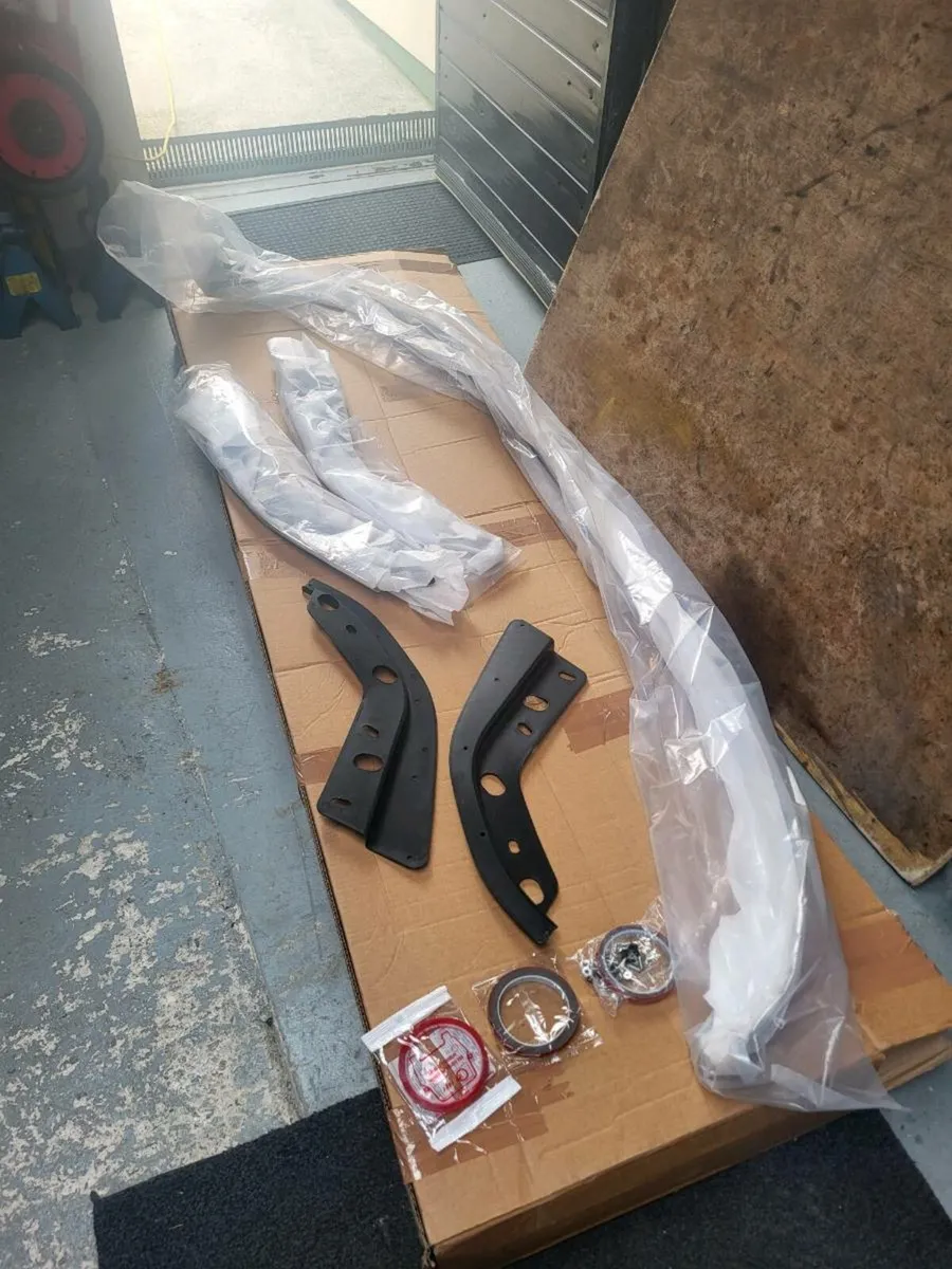Bmw G20 front splitter and G11  Mirror caps - Image 1