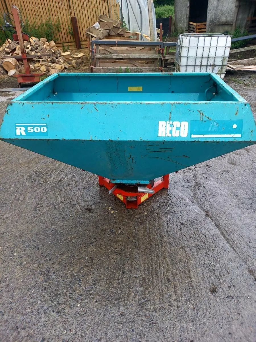 Fertiliser spreader - Image 1