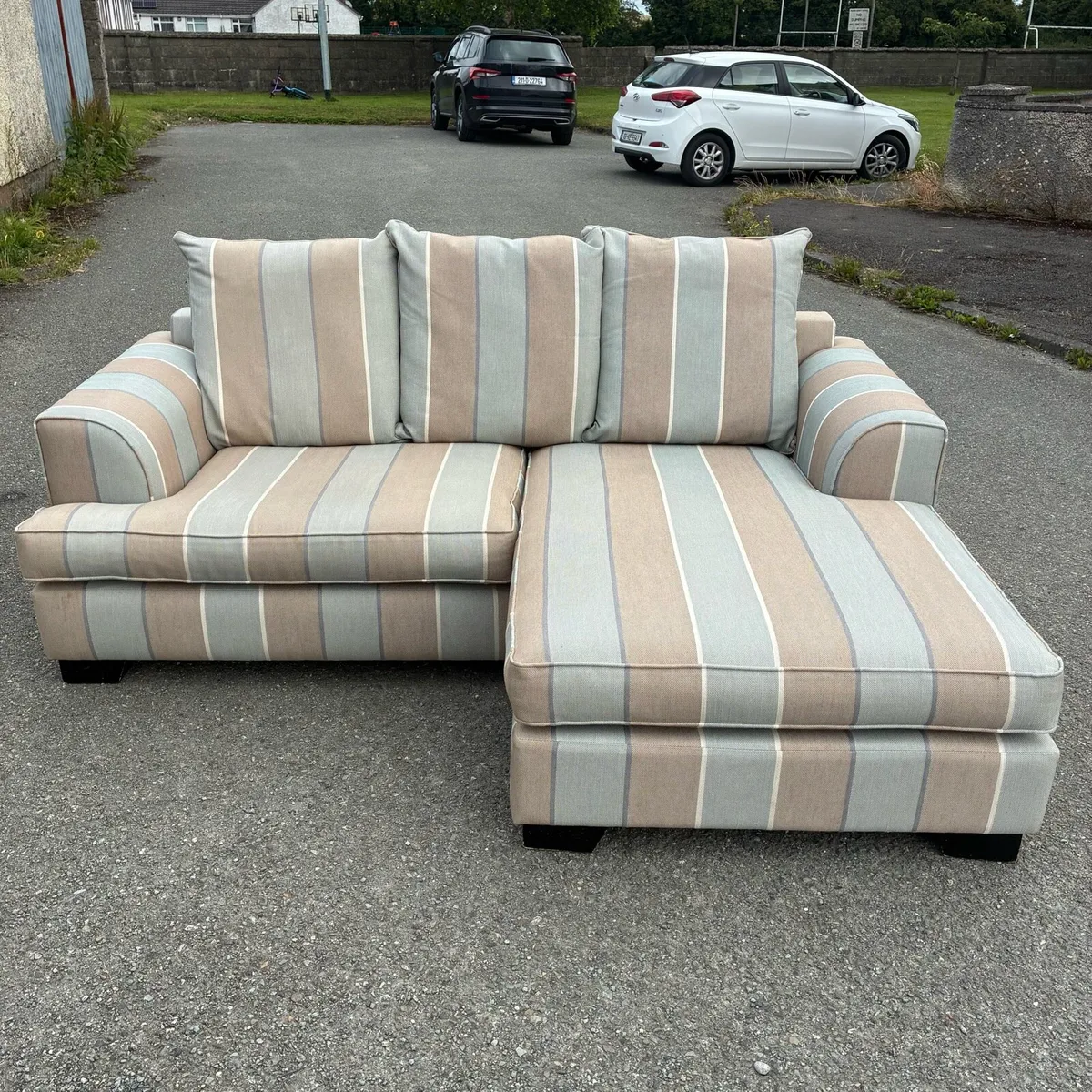 Beautiful L Couch Excellent Condition - Image 2