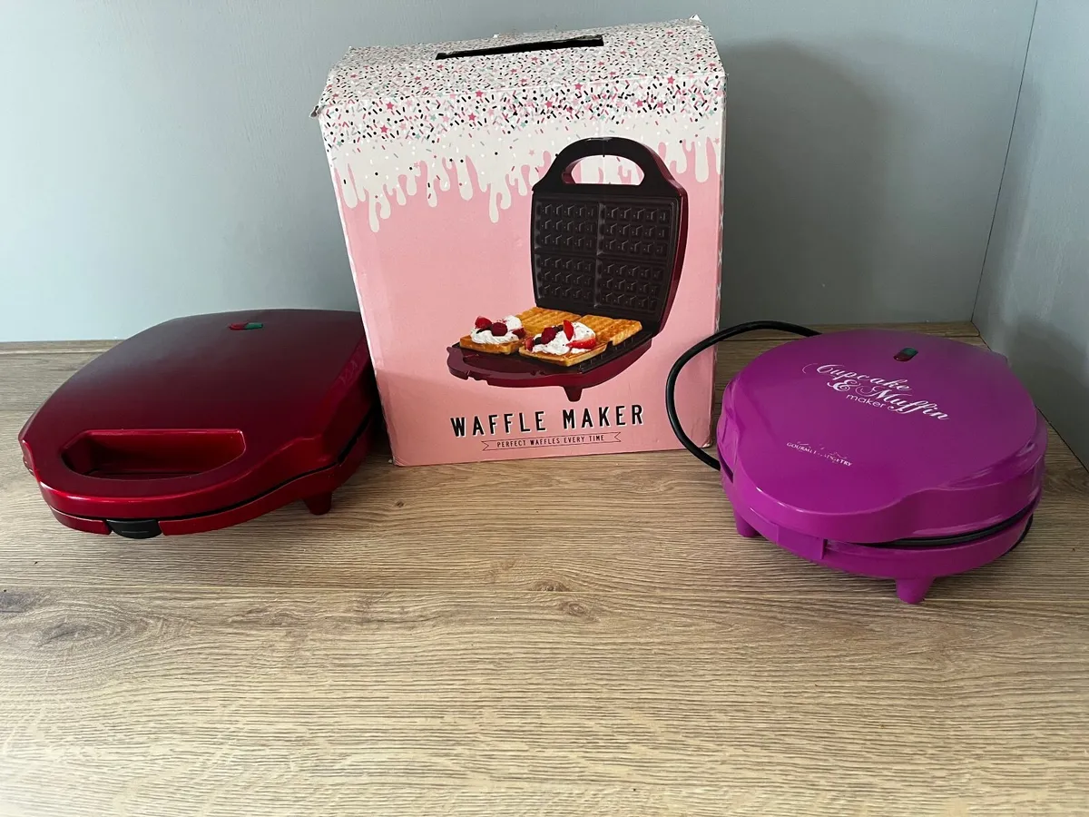 Waffle maker and muffin maker