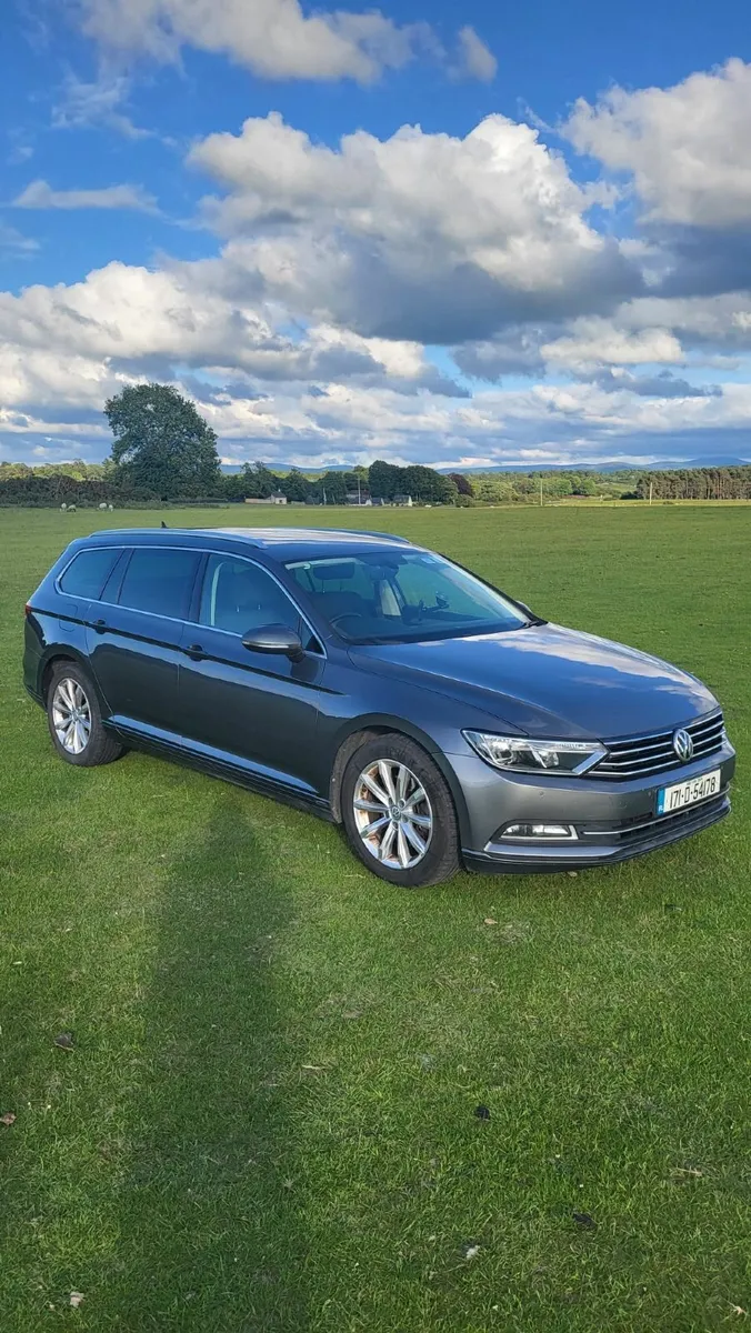 2017 Volkswagen Passat  2.0 TDI Bluemotion - Image 2