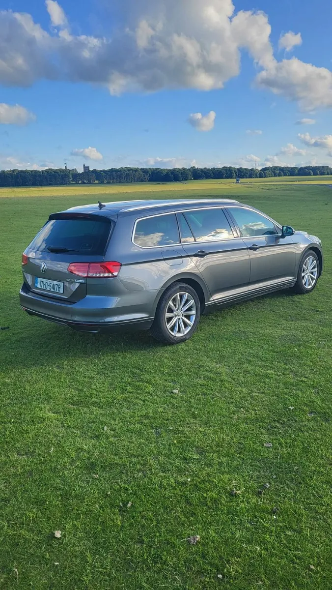 2017 Volkswagen Passat  2.0 TDI Bluemotion - Image 3
