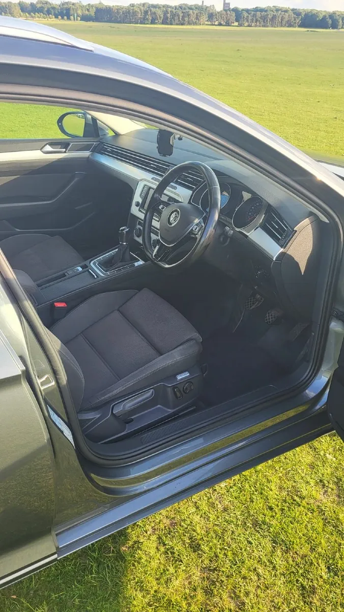 2017 Volkswagen Passat  2.0 TDI Bluemotion - Image 4