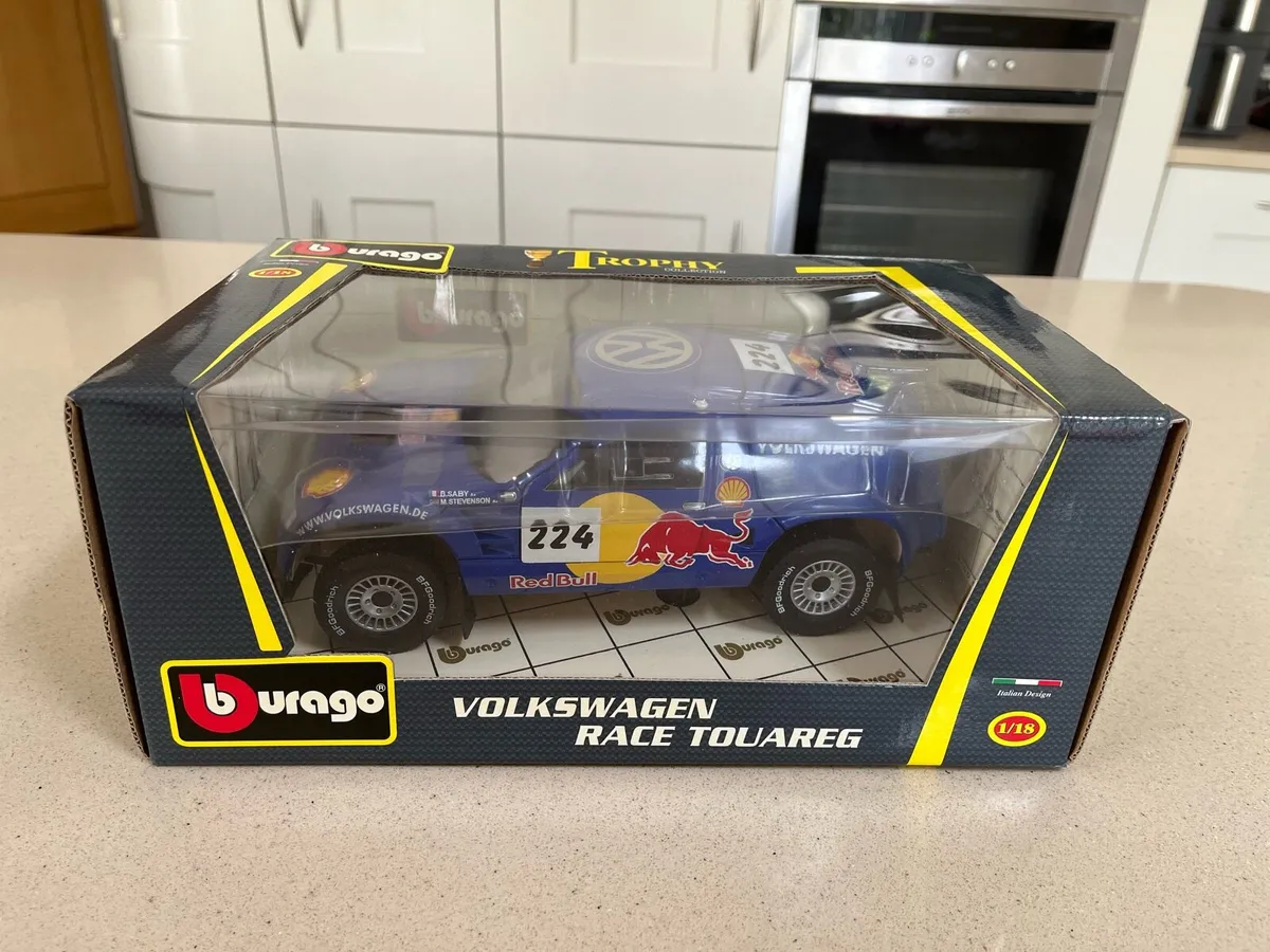 Volkswagen Race Touareg scale 1/18 Burago - Image 2