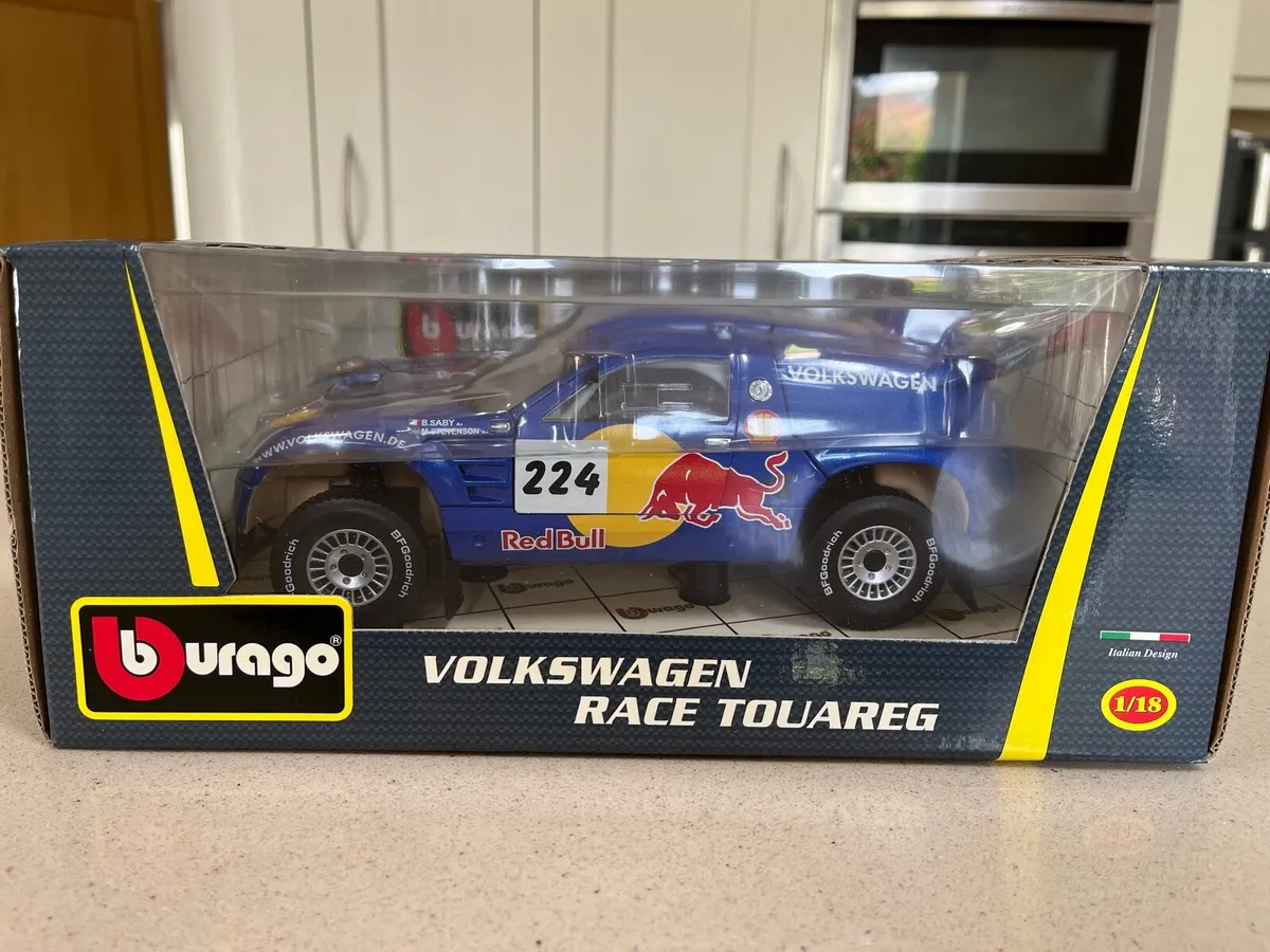 Volkswagen Race Touareg scale 1/18 Burago - Image 1