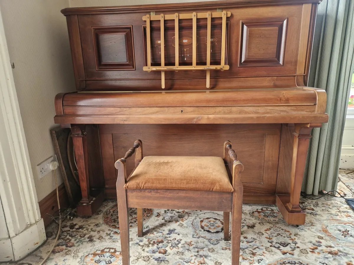 Piano . - Image 1