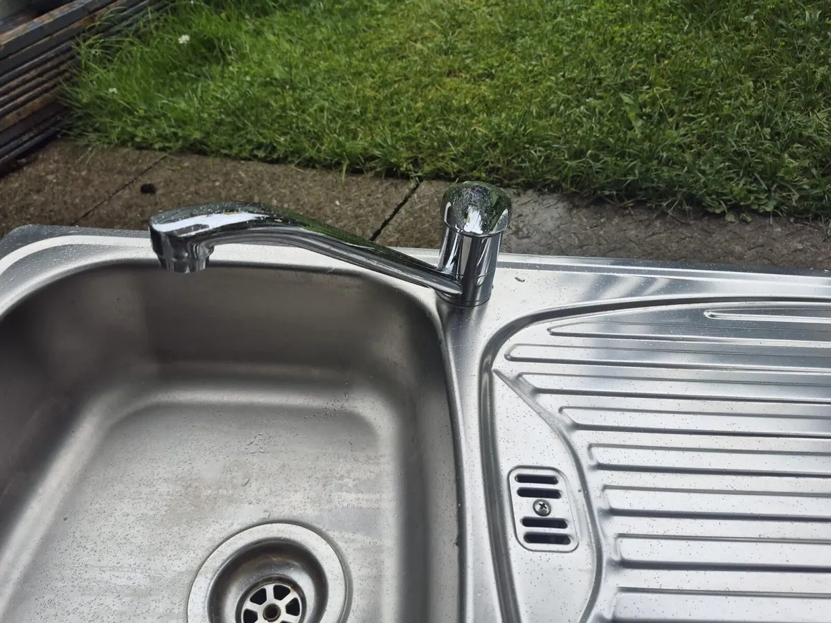 Kitchen sink & tap - Image 2