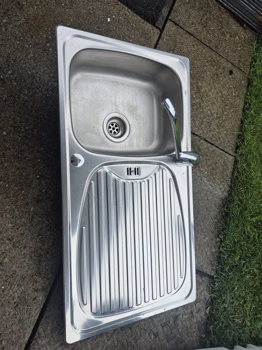 Kitchen sink & tap - Image 3