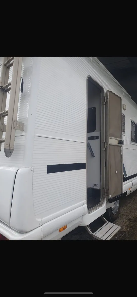 Camper van - Image 2