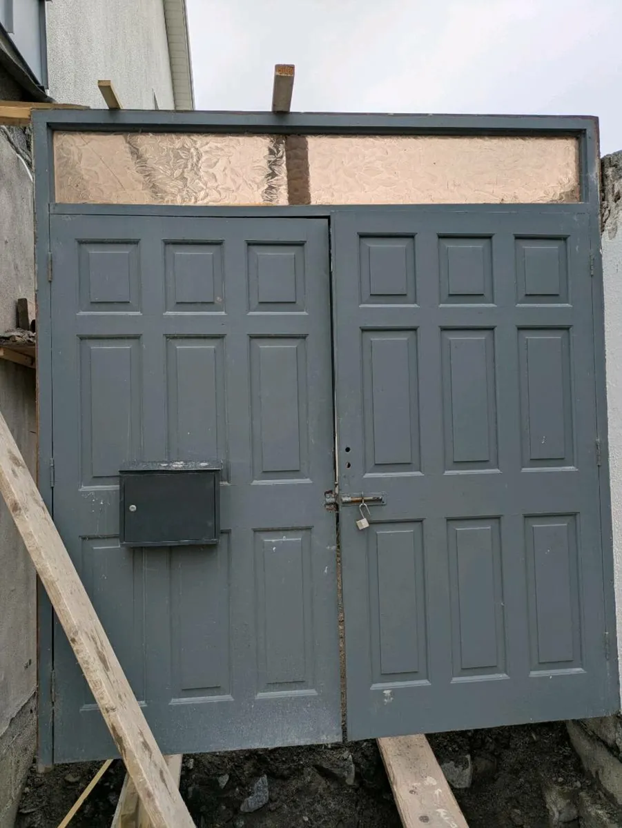 Garage doors - Image 2