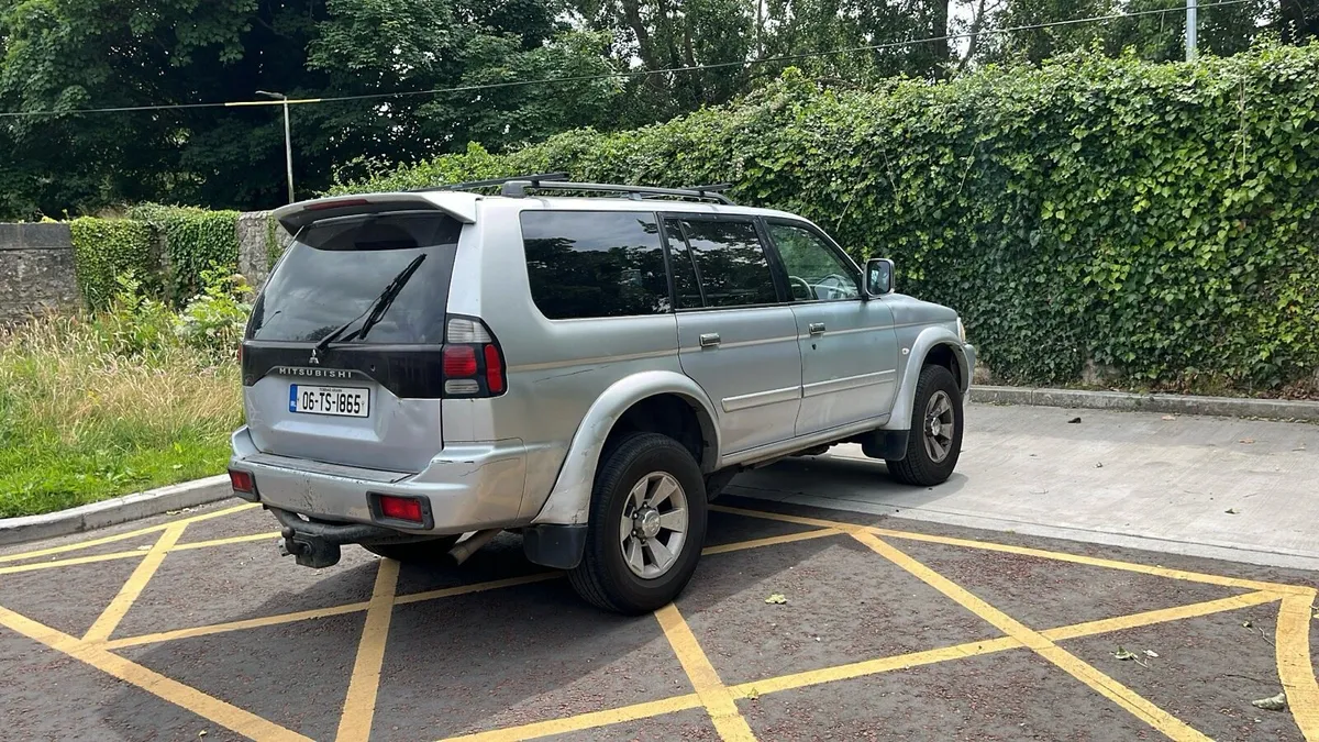 2006 Mitsubishi Pajero - Image 1